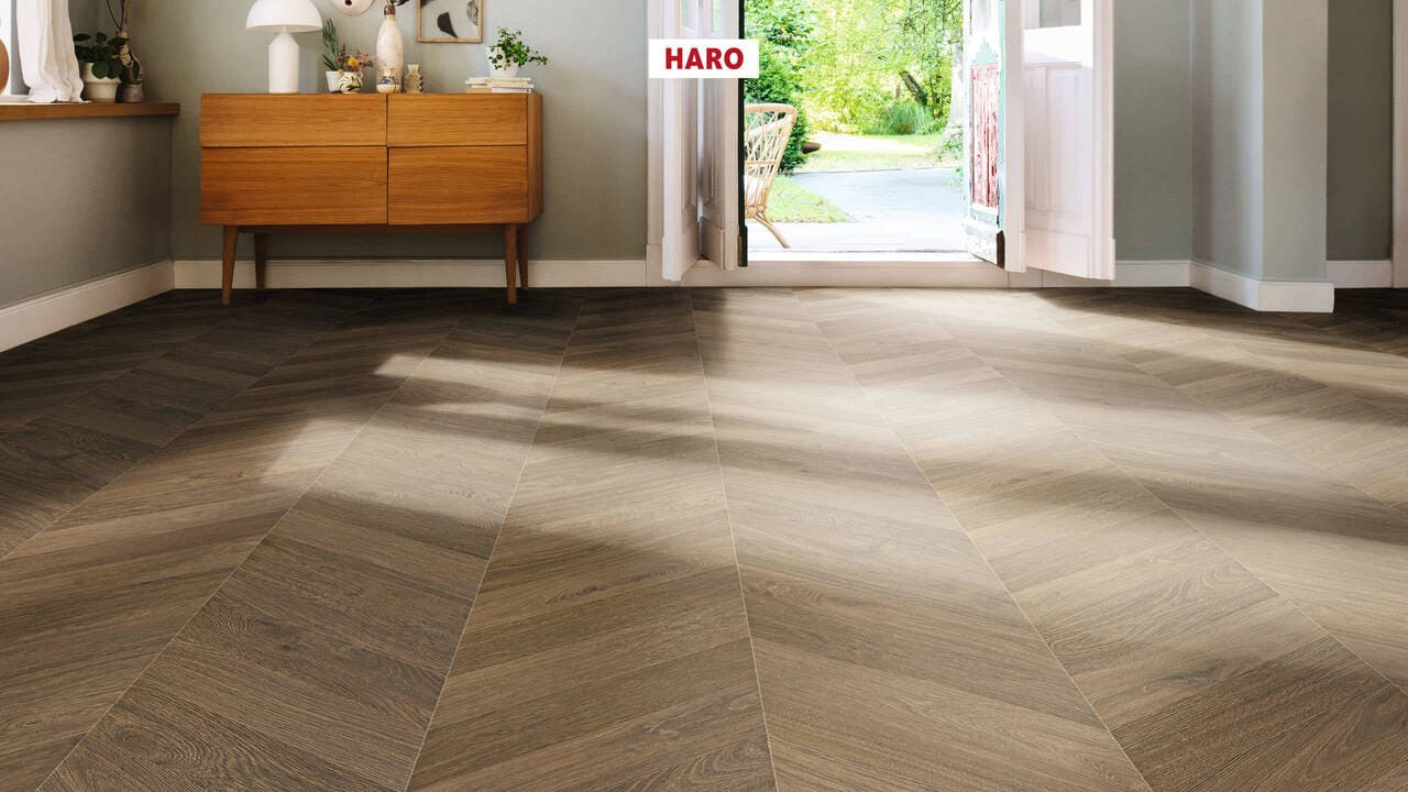Ламинат Haro Tritty 200 Aqua Chevron 4VM Дуб Дымчатый Шеврон — фото 3 Ламинат Haro Tritty 200 Aqua Chevron 4VM Дуб Дымчатый Шеврон — фото 3