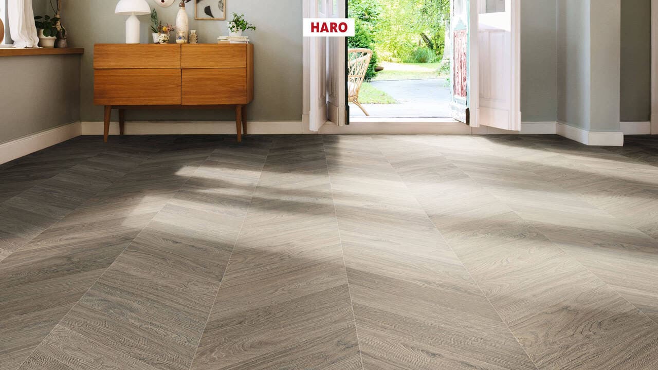 Ламинат Haro Tritty 200 Aqua Chevron 4VM Дуб Серый Шеврон — фото 3 Ламинат Haro Tritty 200 Aqua Chevron 4VM Дуб Серый Шеврон — фото 3